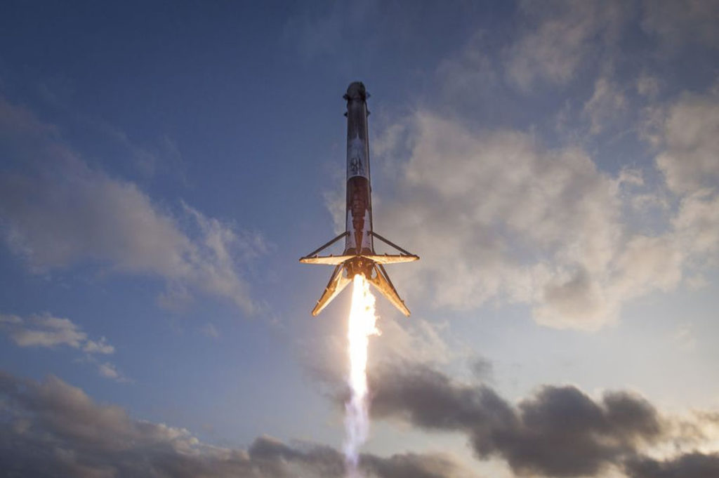 SpaceX se donne pour objectif de réutiliser ses fusées Falcon seulement