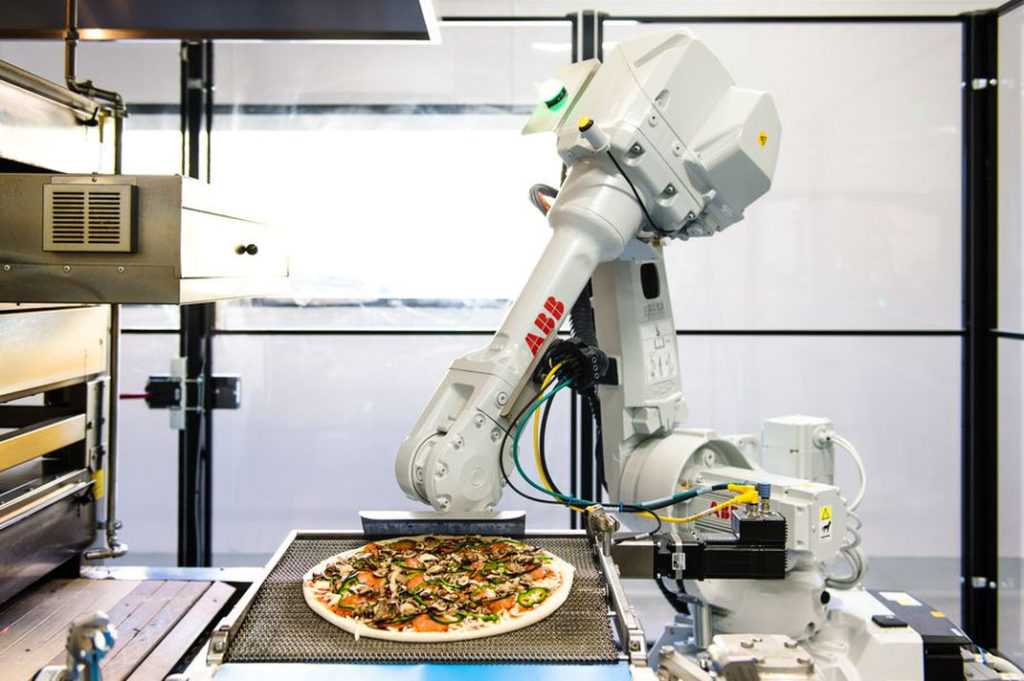 Doughbot, le robot pizzaïolo qui bientôt vous préparera votre « trois