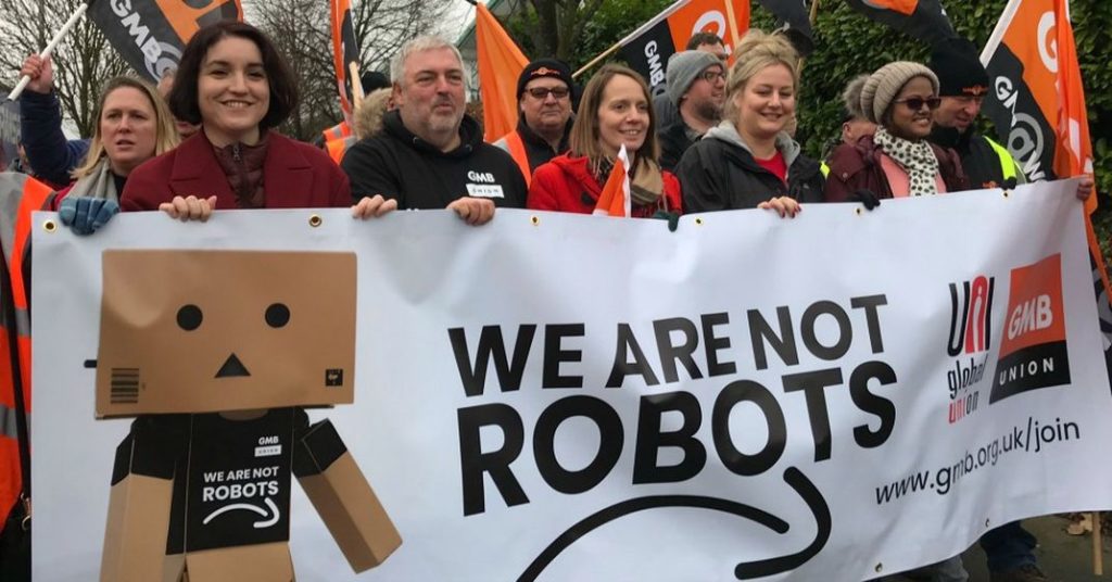 « We are not Robots » des employés européens d'Amazon protestent