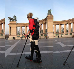 femme marche exosquelette 3d