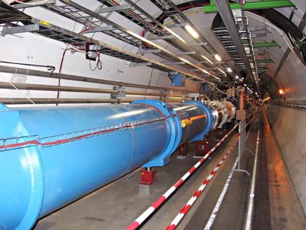 Th 1024px CERN LHC Tunnel1 600x450