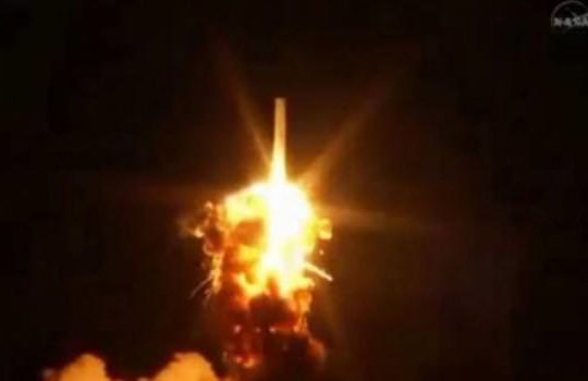 th_Explosion fusée Antares