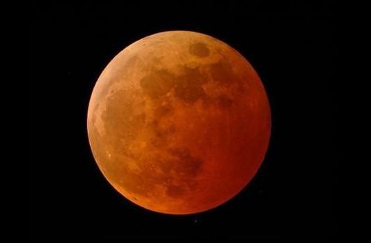 th_le-8-octobre-la-lune-passera-dans-l-ombre-de-la-terre-a-l-occasion-d-une-eclipse-lunaire-totale_67423_w620