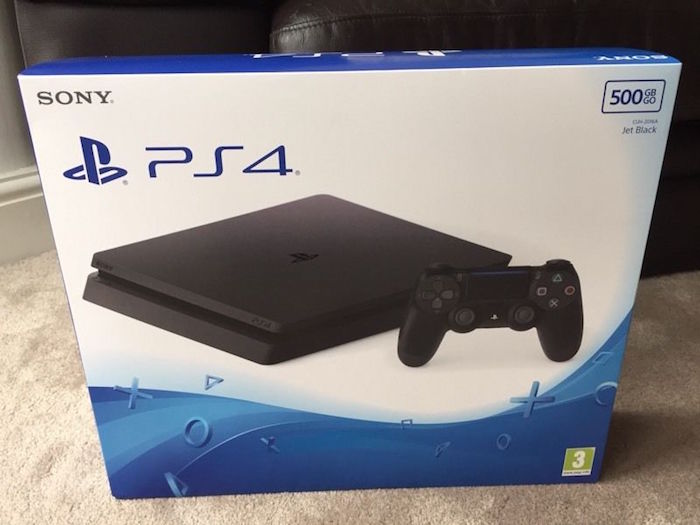 Playstation 4 Slim Plusieurs Photos De La Console Et De La Boite