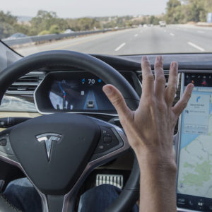 Image article Tesla : le FSD (conduite autonome) sera désormais accessible uniquement via un abonnement payant