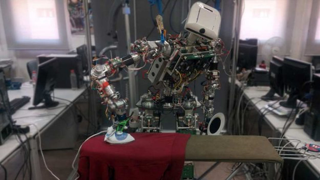 Des Chercheurs Espagnols Créent Le Premier Robot Réellement Capable De Repasser Le Linge Comme 4985