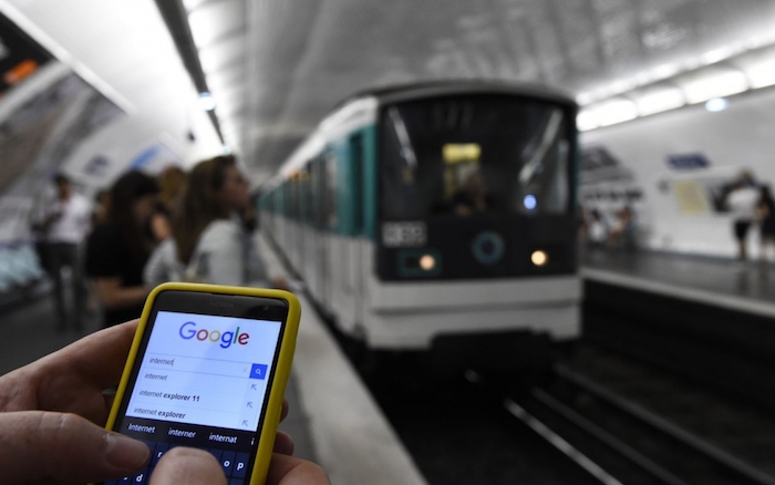 Smartphone Internet RATP Metro