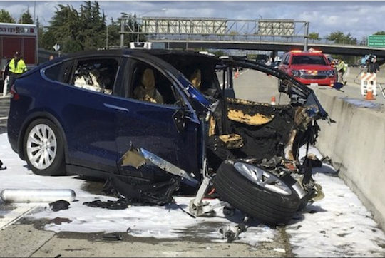 Tesla Model X Accident Mortel