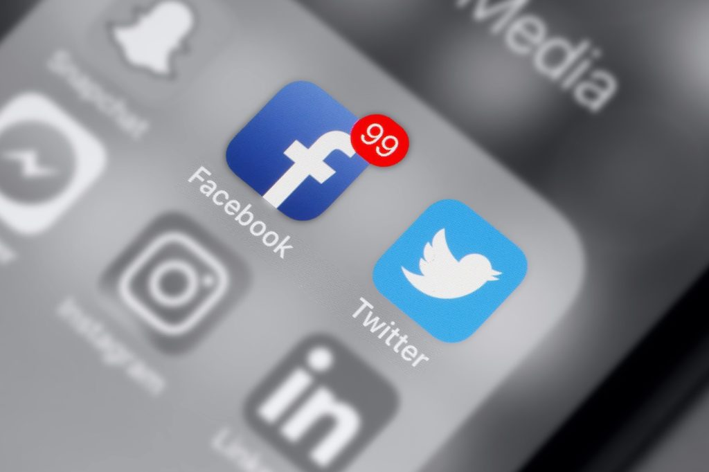 Russie : des amendes pour Twitter, Facebook et TikTok pour contenus illégaux