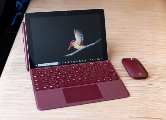 Microsoft Surface Go et Souris et Stylet