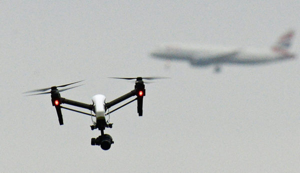 Drone Avion Aeroport 600x346