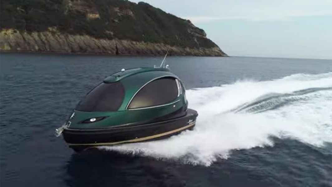 yacht futuriste