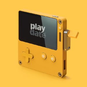 Image article La Playdate a deux ans : petit bilan sur la petite console jaune à manivelle