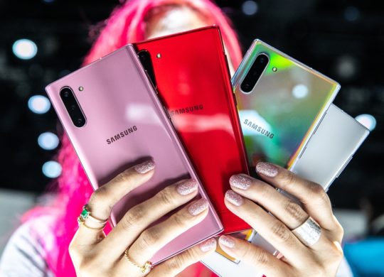 Galaxy Note 10 Arriere Coloris Prise en Main