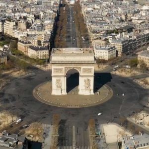 Paris COVID-19 : les images saisissantes de la capitale vue de drone