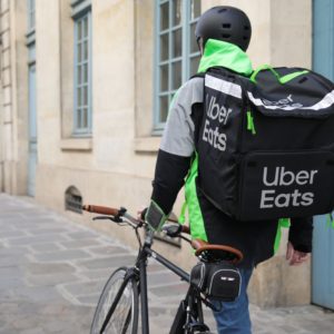 Uber Eats et Carrefour s'associent pour la livraison à domicile