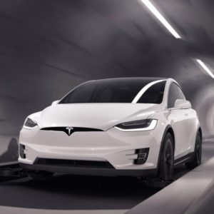 Tesla prépare un nouveau van électrique à 12 places pour les tunnels Boring Company