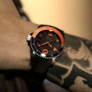 Gucci sort une montre de plongée Fnatic à 1 600$