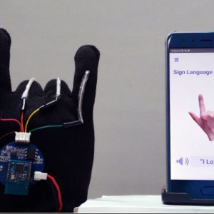 Un gant high-tech permet de traduire le langage des signes avec précision