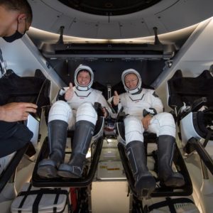 Les astronautes américains de retour sur Terre dans la capsule Dragon de SpaceX