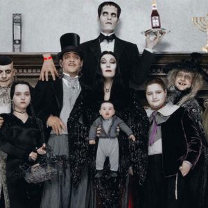 La Famille Addams : Netflix produirait une adaptation série réalisée par Tim Burton !