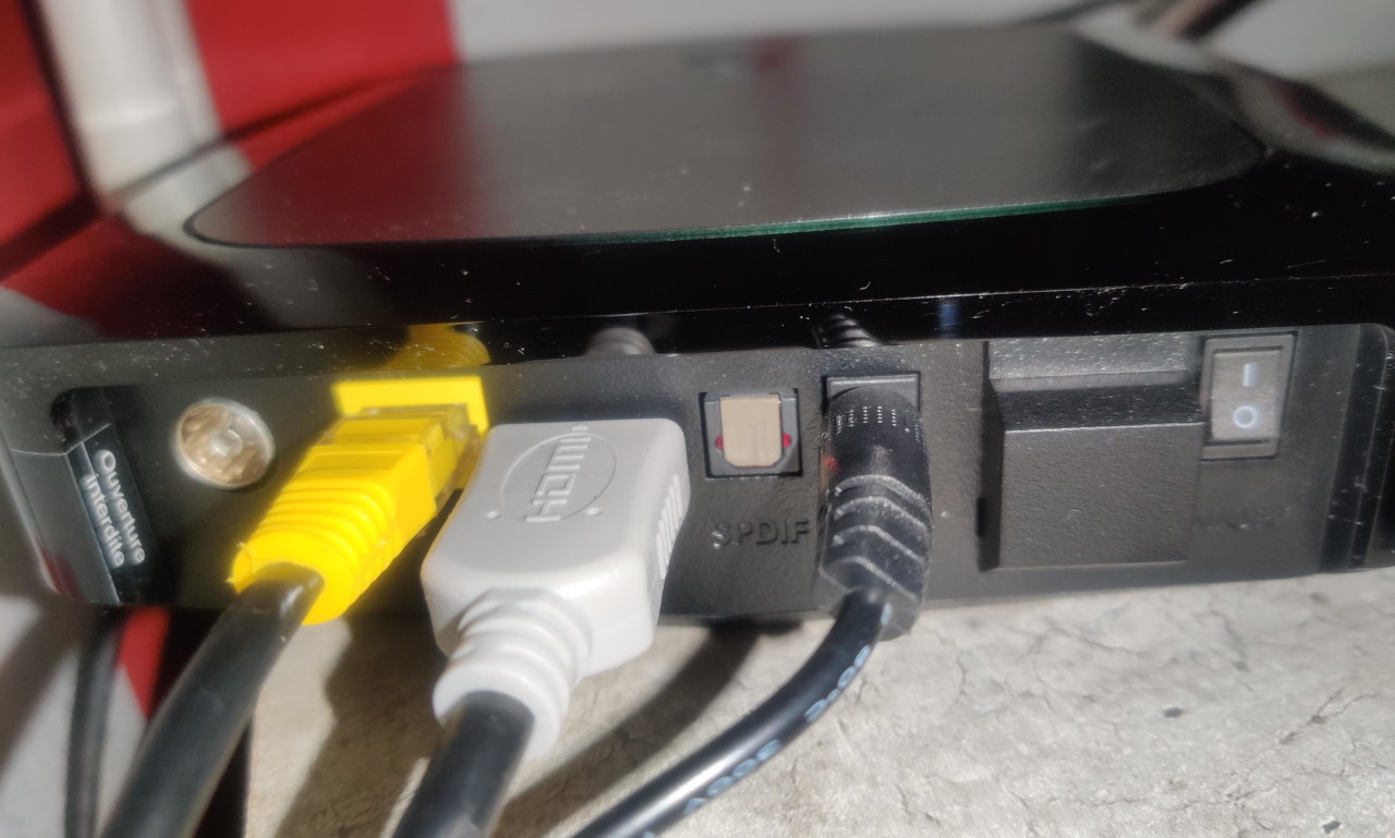 Bbox TV : des photos de la box de Bouygues Telecom - KultureGeek