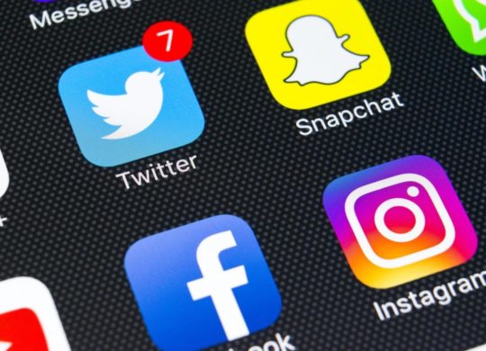 Twitter vs Snapchat vs Facebook vs Instagram Reseaux Sociaux
