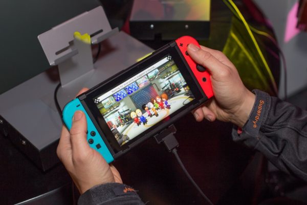 Nintendo Switch Neon Prise en Main