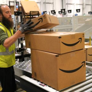Image article Amazon veut remplacer 600 000 employés par des robots
