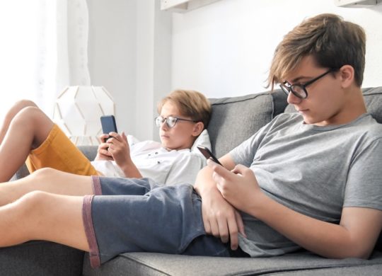 Jeunes Adolescents Smartphones