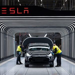 Image article Tesla gèle ses embauches aux Etats-Unis