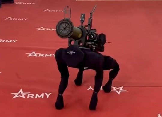 robot chien lance roquettes
