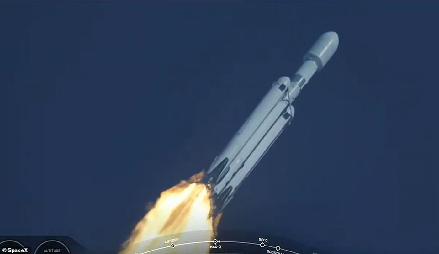SpaceX : une vidéo stupéfiante montre la redescente (rapide) sur Terre de la coiffe du Falcon Heavy