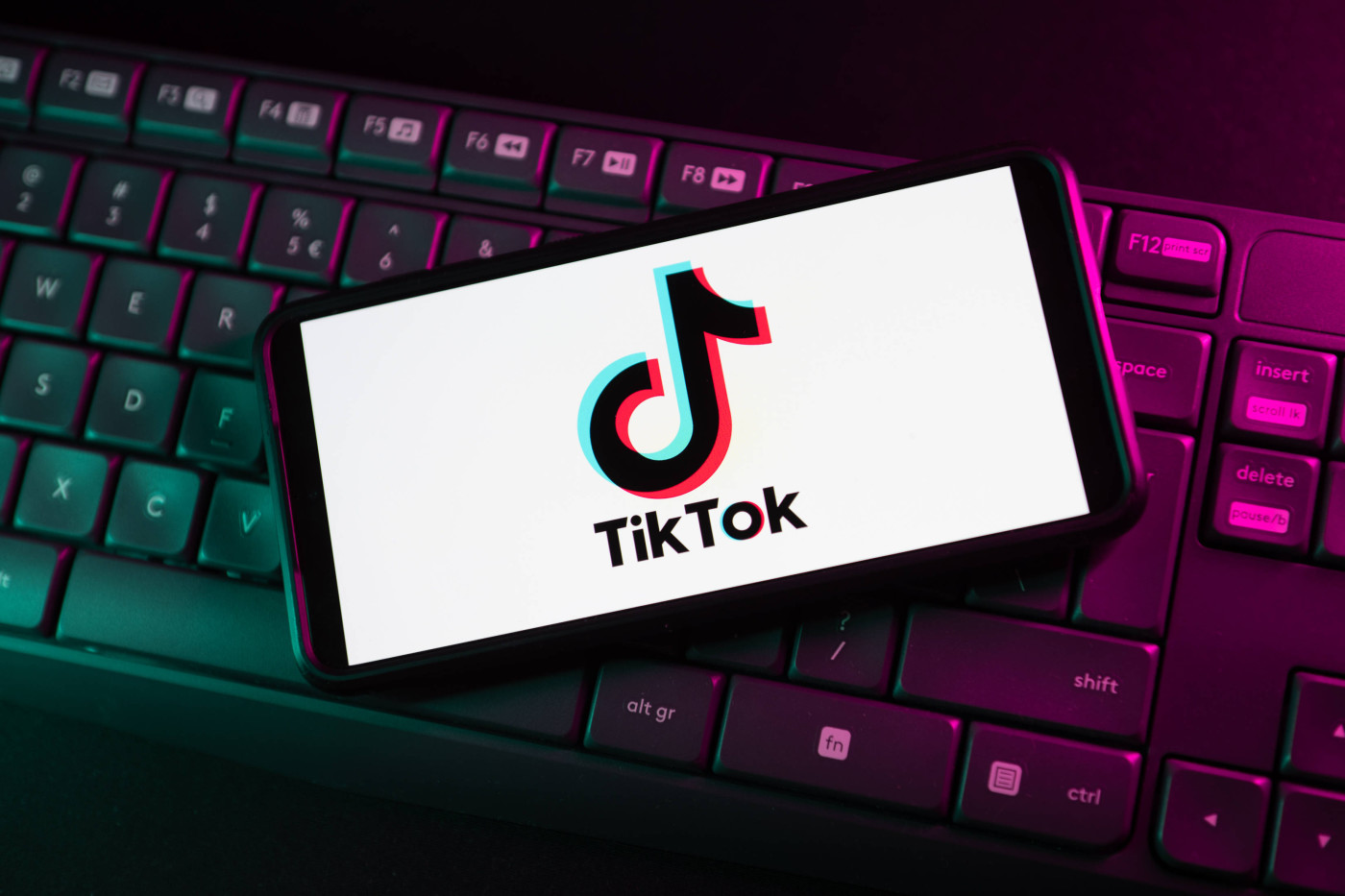 The United States threatens to ban TikTok if its parent company does not sell its shares