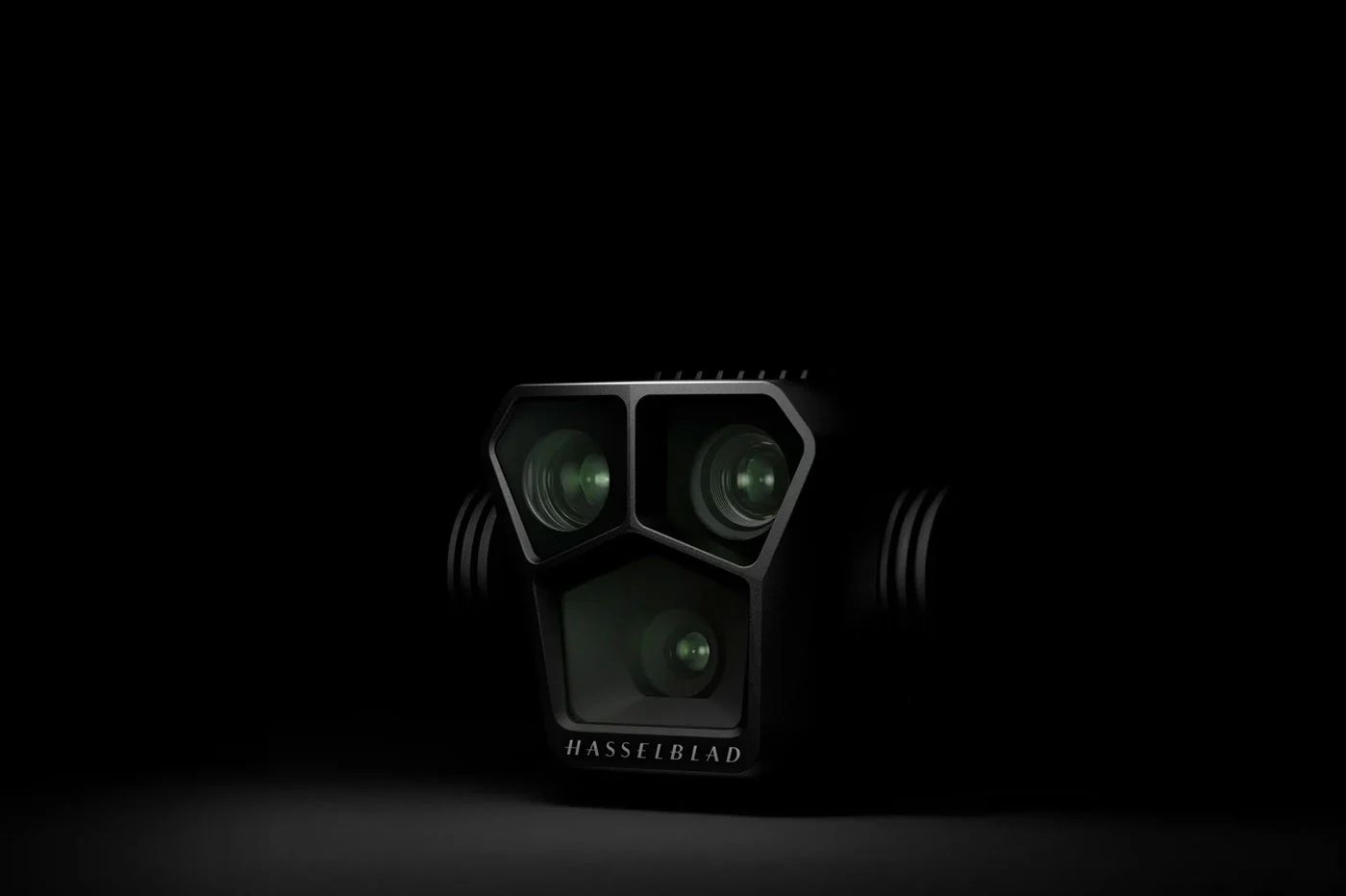 Mavic 3 Pro: DJI teases a drone equipped with a three-sensor photo block (Hasselblad)
