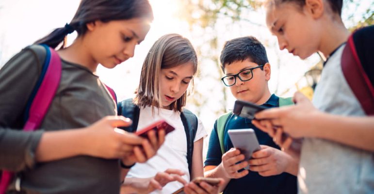 Ecoles Adolescents Enfants Portables Smartphones