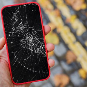 Image article L’État va proposer un bonus de 25€ pour réparer les écrans de smartphones