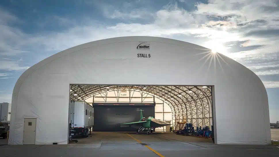 X 59 Dans Un Hangar A Palmdale
