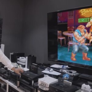 Image article Insolite : Il bat un record en reliant 444 consoles de jeu au même téléviseur