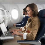 Air France Avion Cabine Femme Ordinateur Portable