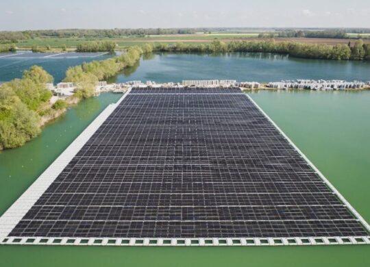 Ferme solaire flottante