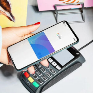 Image article Google Pay s’améliore en France avec la compatibilité de la Caisse d’Épargne et la Banque Populaire