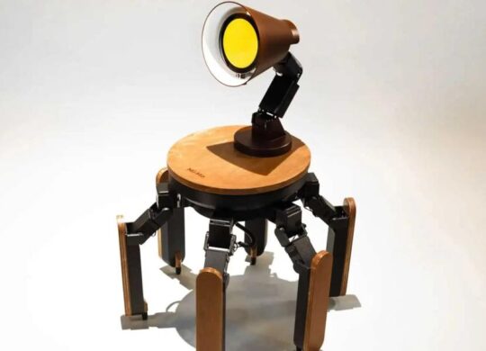 Mi-Mo-robot-lamp-CES-1