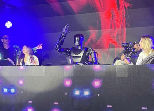 Robot DJ