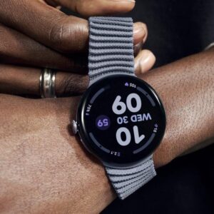 Image article Pixel Watch 4 : Google dévoile la première montre connectée capable de gérer les appels d’urgence via satellite (date de dispo et prix)