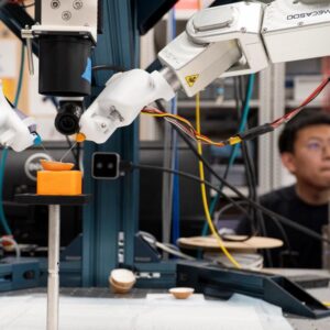 Image article Un chercheur repousse les limites de la microchirurgie oculaire grâce à la réalité virtuelle