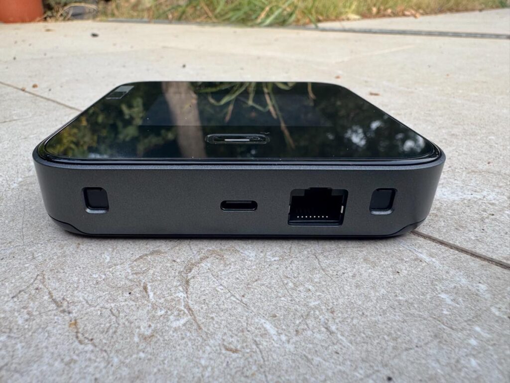 Netgear Nighthawk M7 Pro Connectique