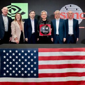 Image article Relocalisation : Nvidia dévoile son premier wafer Blackwell fabriqué sur le sol américain