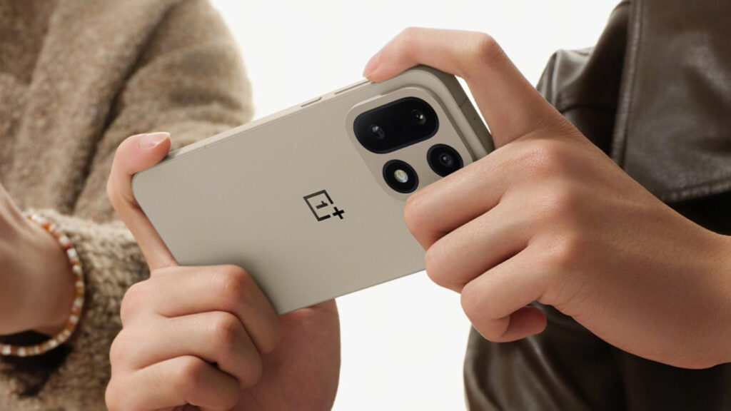 OnePlus 15 Arriere Prise en Main 2