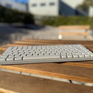 Image article [Test] Flow Lite84 : clavier mécanique low‑profile compact, triple connectivité et frappe feutrée